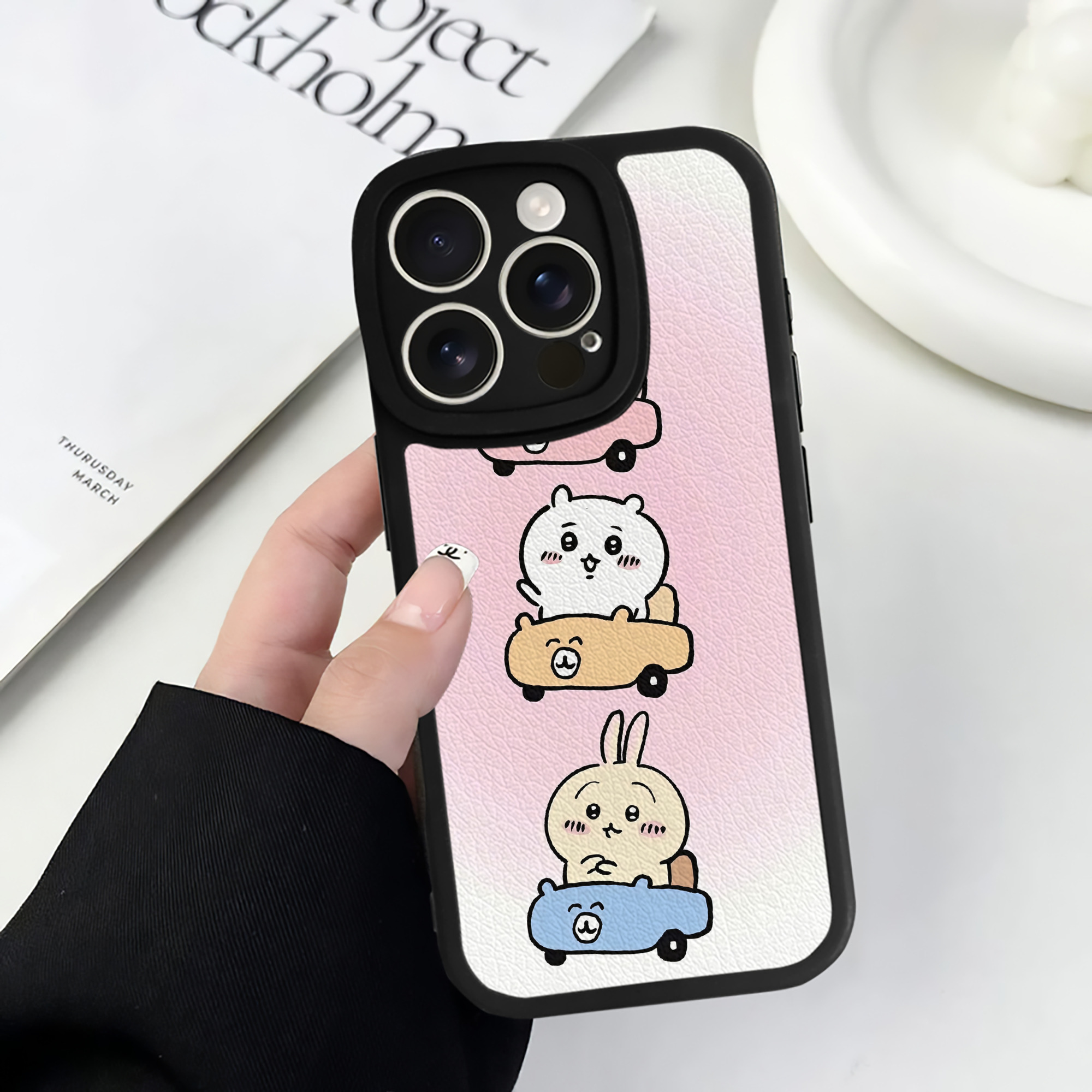 （画像用） ちいかわ Chii-kawa 【iPhone 16シリーズ対応】シリコンスマホケース（レザー調） 材質：シリコン
